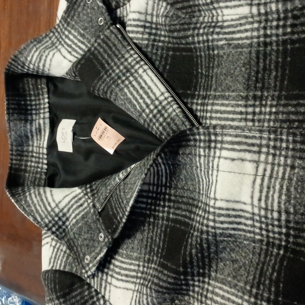 Ann Taylor Loft Black and White Womens White Winter Coat  Size 18. New With Tags